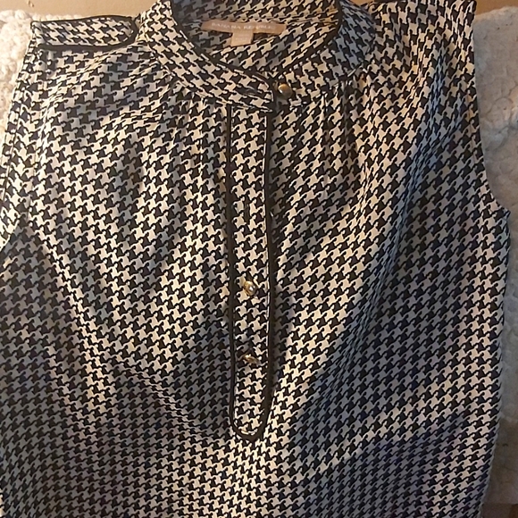 Woman's banana Republic silky tank top